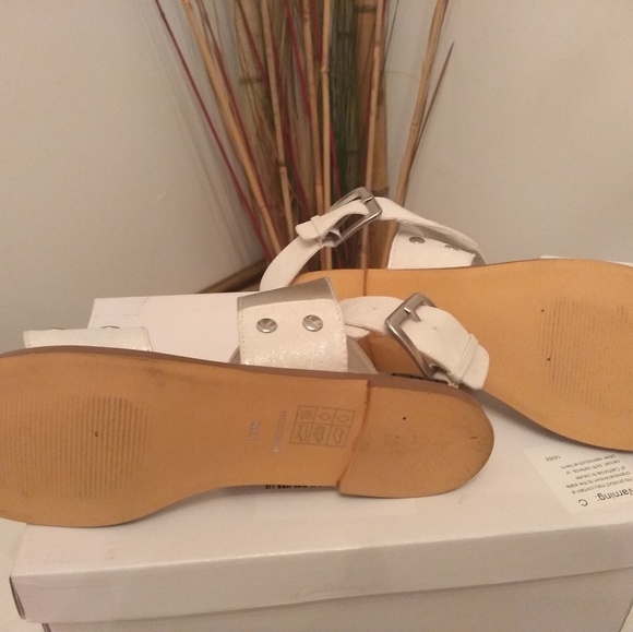 Shoes - Picture 2 of 4